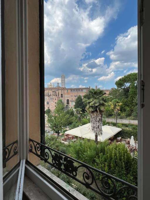 Appartamento A Due Passi Dal Duomo Сиена Екстериор снимка